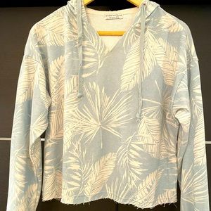 Semi cropped hoodie size M